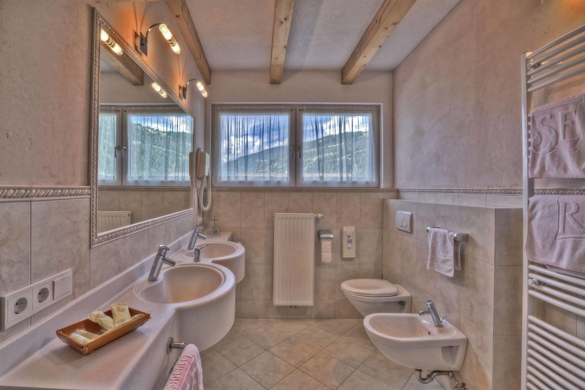 Hotel Residence Rose Випитено Экстерьер фото