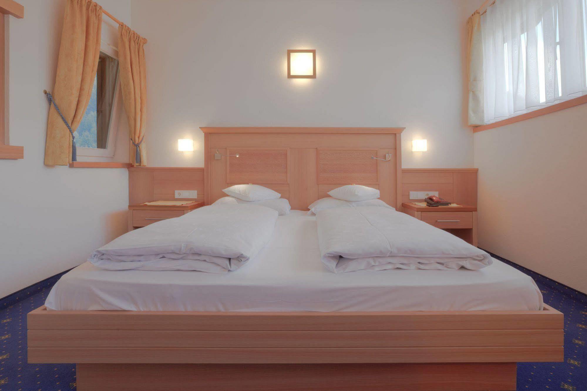 Hotel Residence Rose Випитено Экстерьер фото