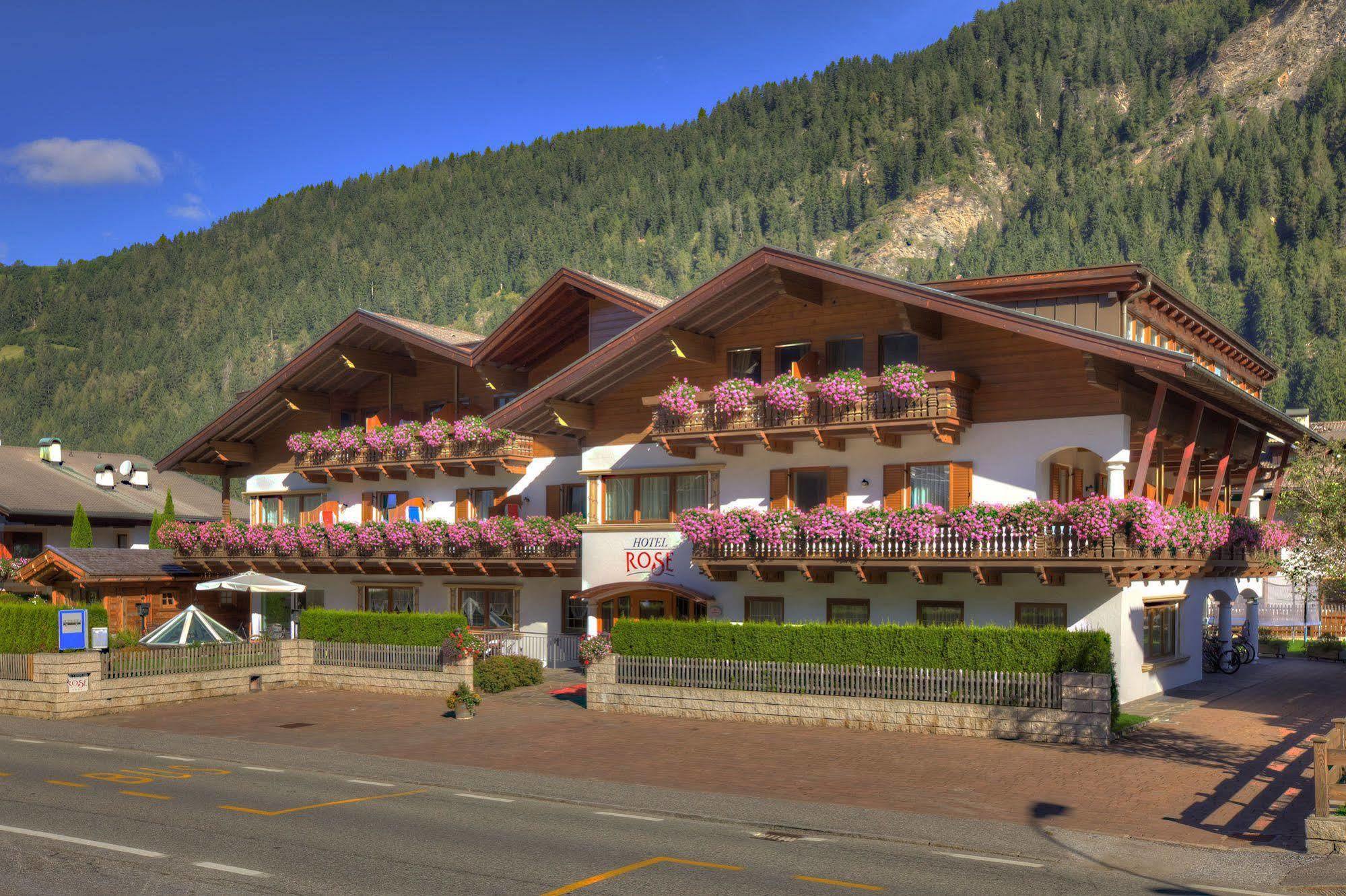 Hotel Residence Rose Випитено Экстерьер фото